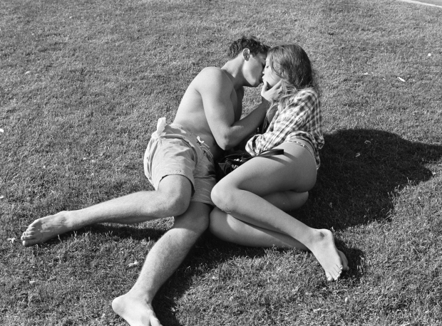 Ed Templeton photograph, Teenage kissers in grass